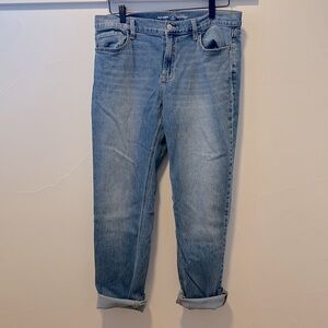 Old Navy WOW mid-rise Boyfriend Jeans Medium Wash.